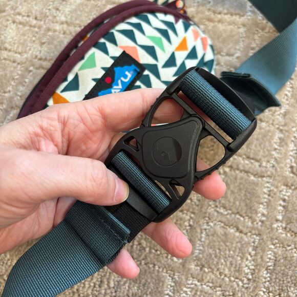 KAVU Spectator Waist Pack Belt Bag Padded Back Adjustable Straps Hike Multicolor - Picture 4 of 9